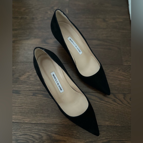 Manolo Blahnik black suede kitten heels. - Picture 2 of 5
